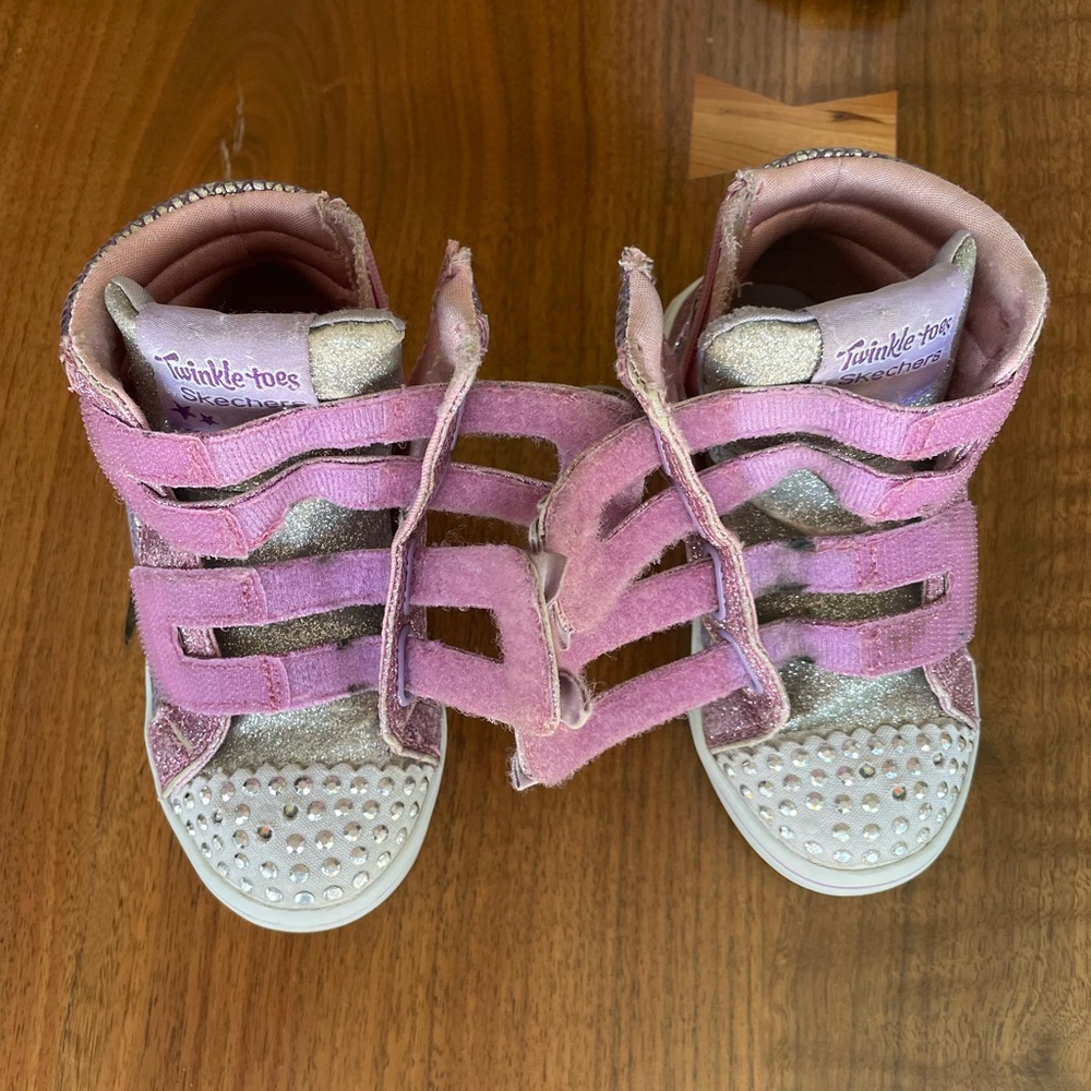 SKECHERS
Twinkle Toes Miss Holla Glam Light-Up High Top Sneakers. - Picture 11 of 11